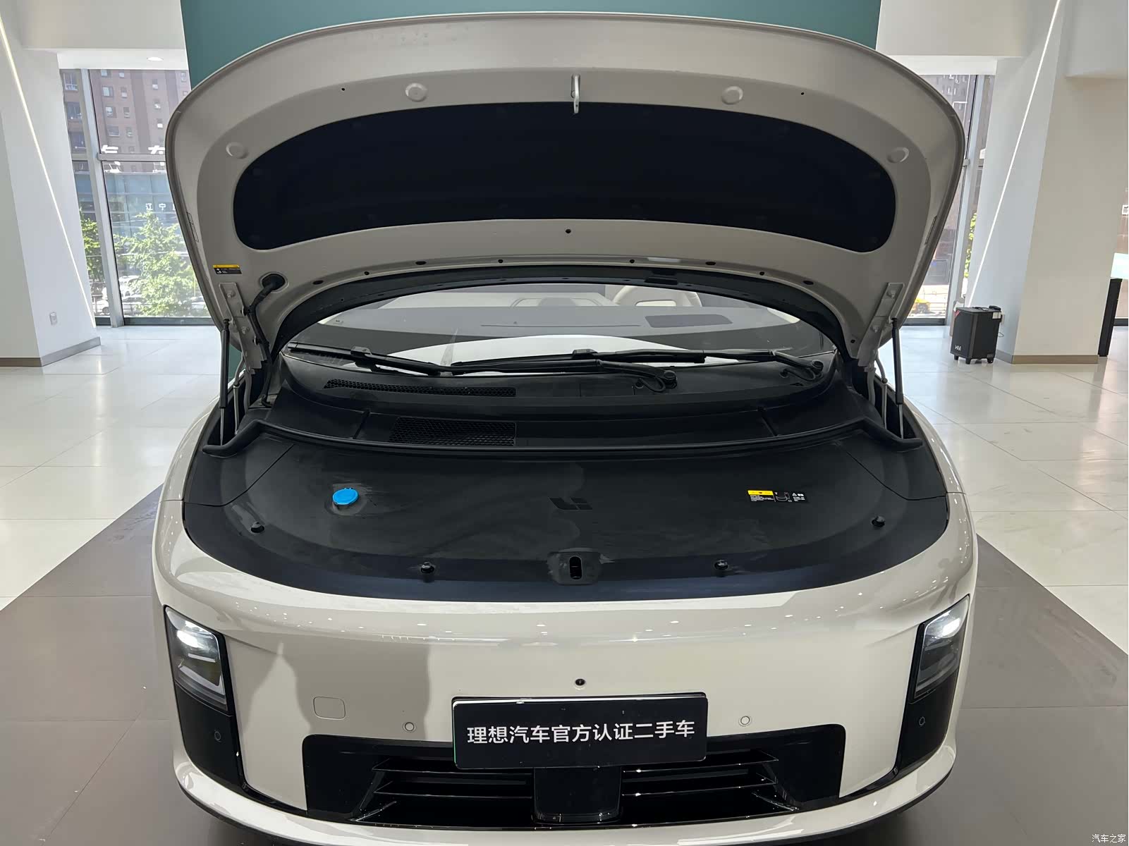 Li Auto i8, 2025 2