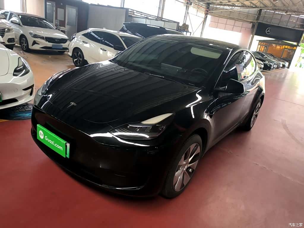 Tesla Model Y, 2023 1