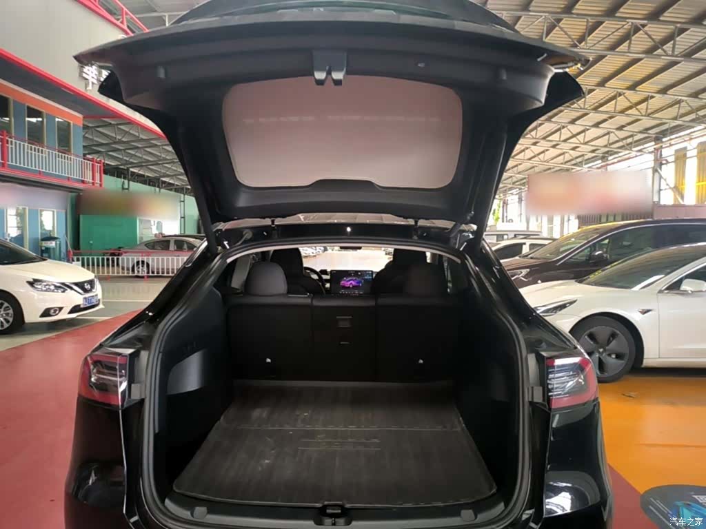 Tesla Model Y, 2023 19