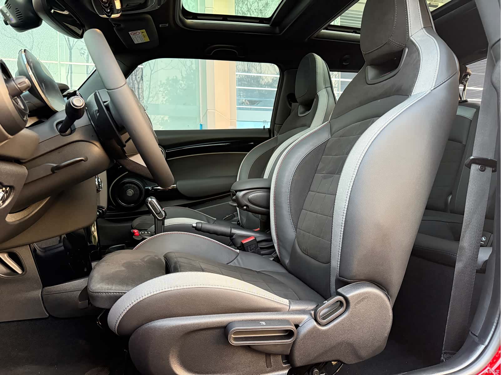 Mini Cooper, 2024 4