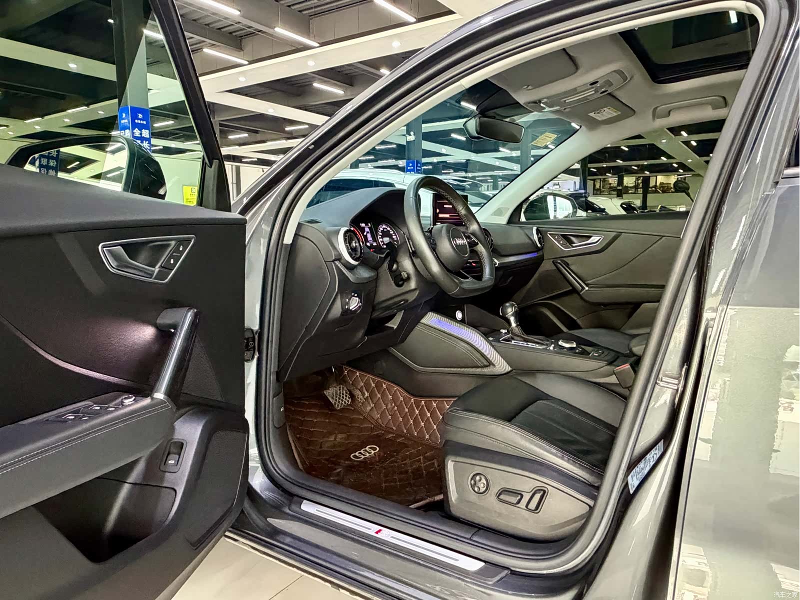 Audi Q2L, 2023 4