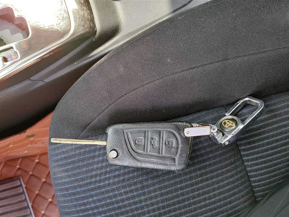 Toyota YARiS L to enjoy