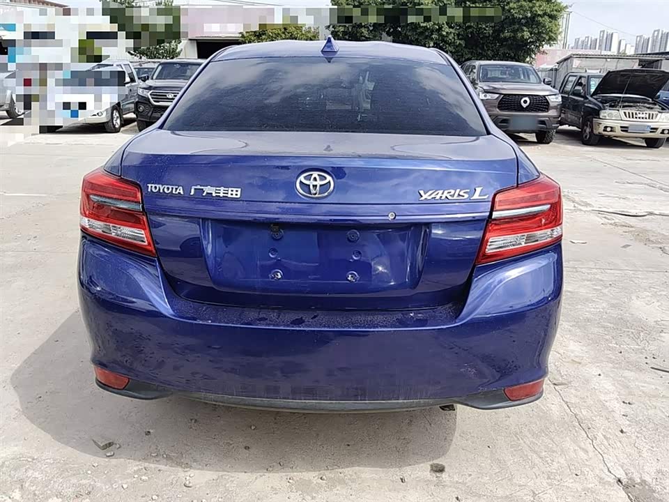 Toyota YARiS L to enjoy