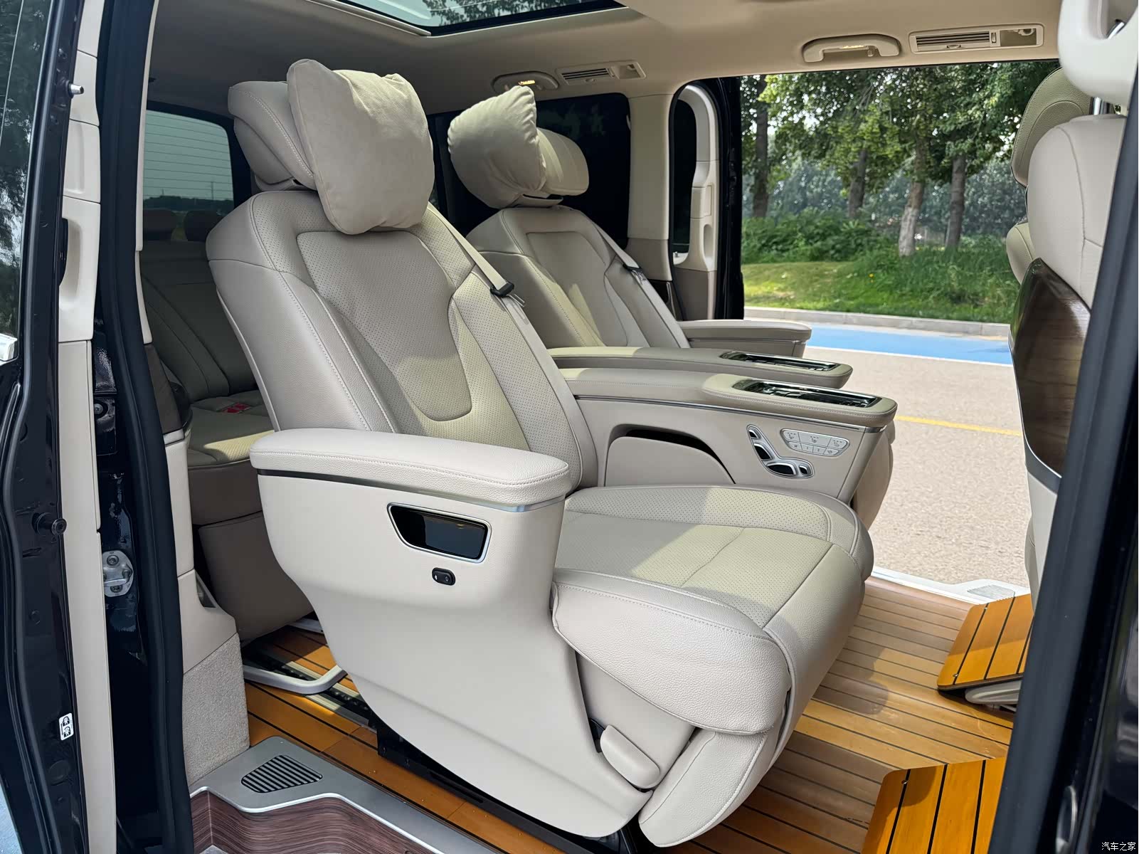Mercedes-Benz V-Class, 2021 12