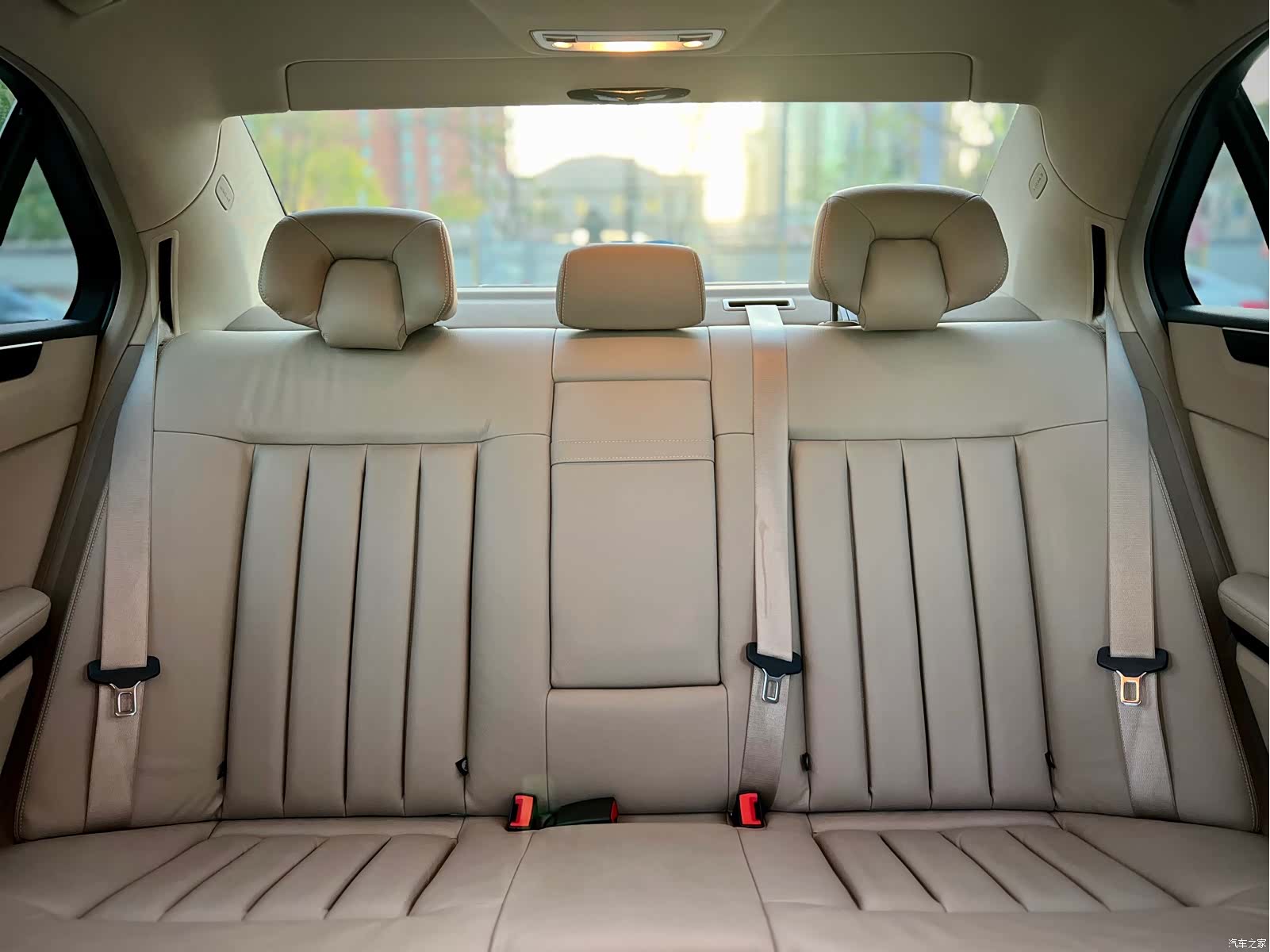 Mercedes-Benz E-Class, 2012 35