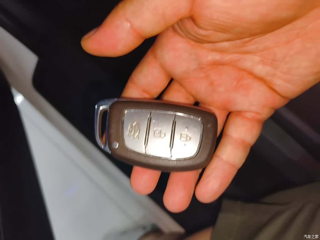 Hyundai GLS, 2015 9
