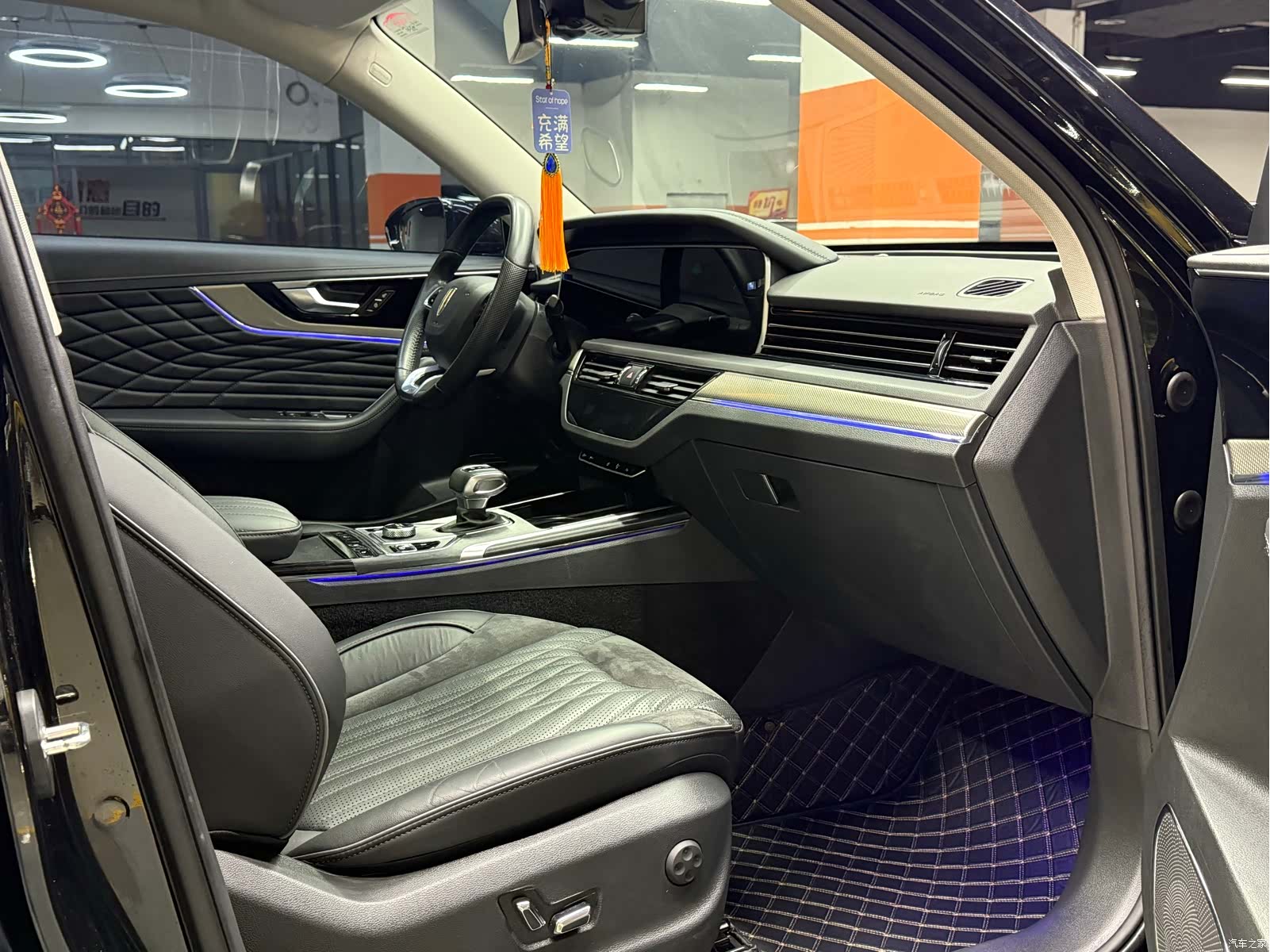 Hongqi HS5, 2023 11