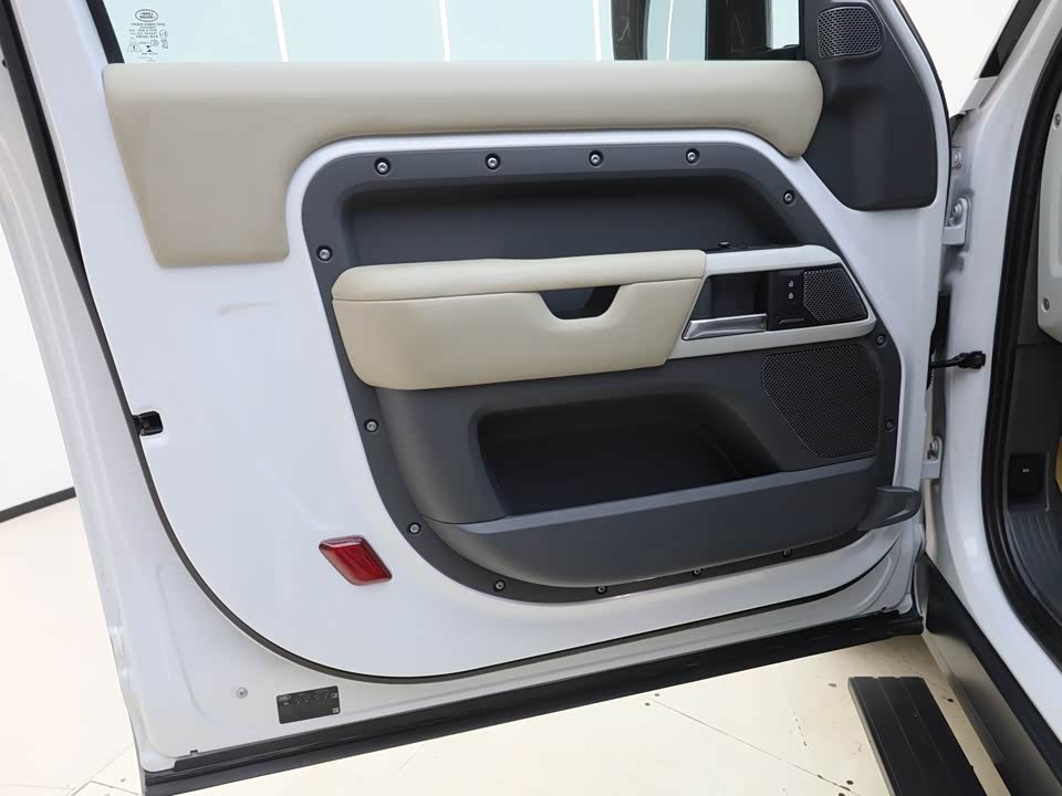 Land Rover guard