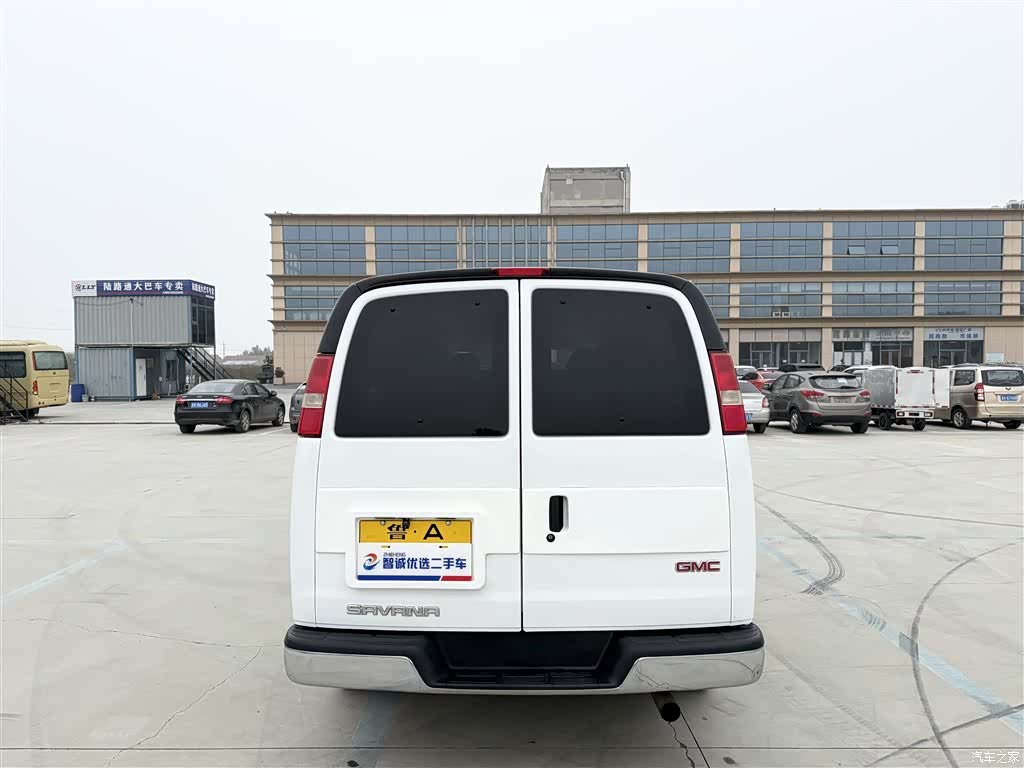 GMC SAVANA, 2015 3