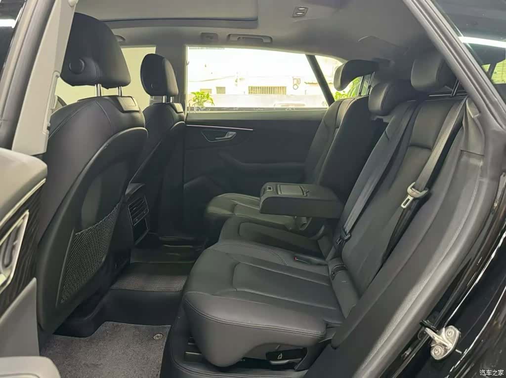 Audi Q8, 2024 6
