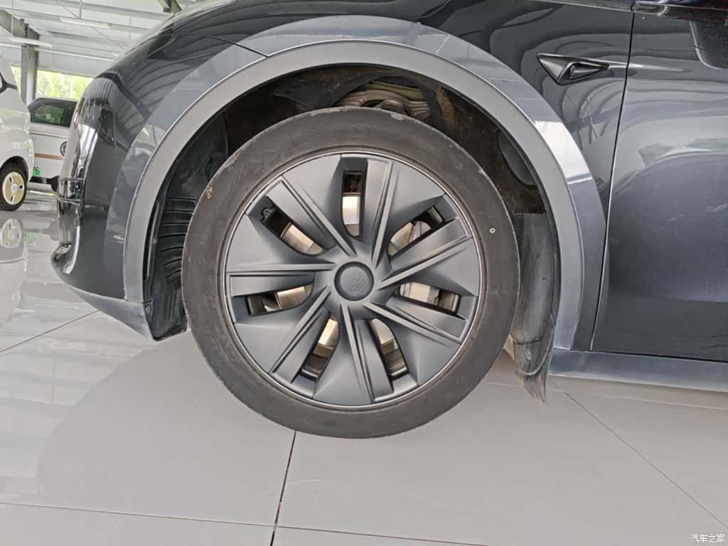 Tesla Model Y, 2024 23
