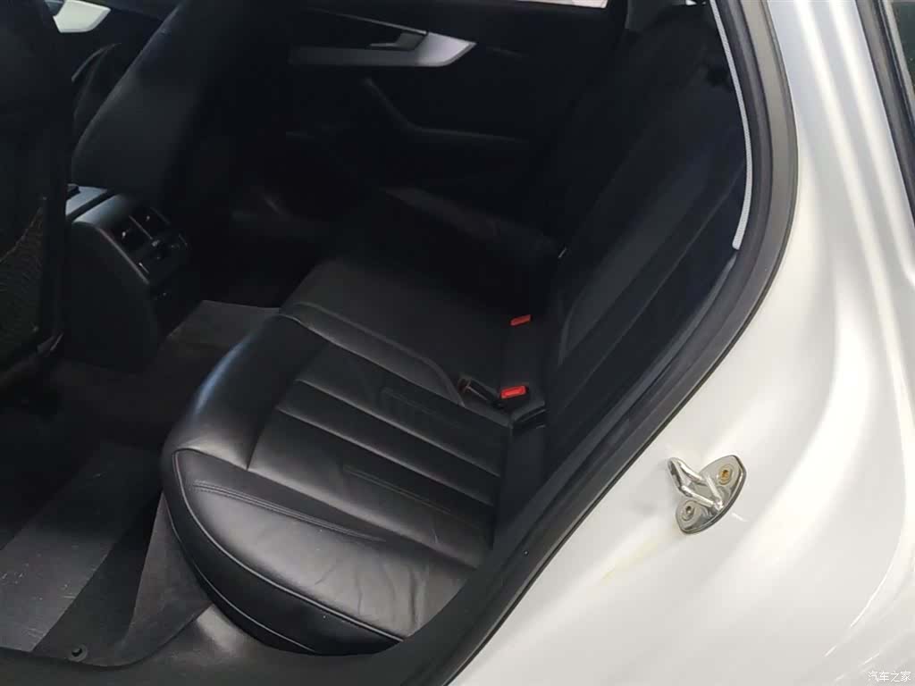 Audi A4L, 2019 17