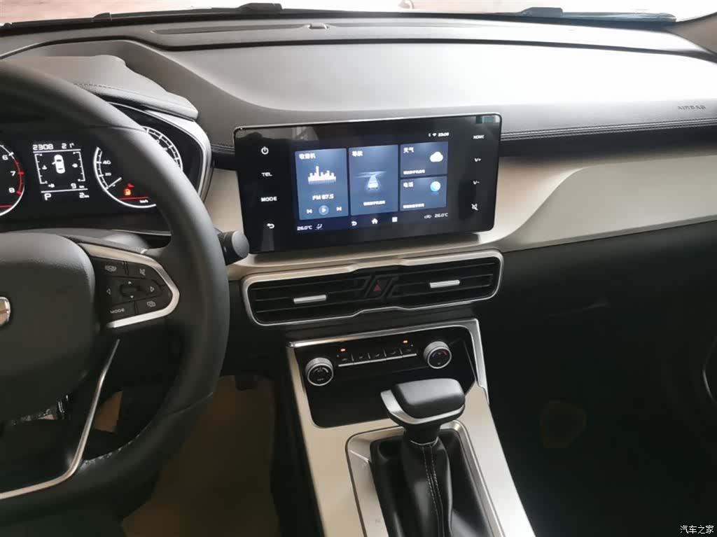 Geely Coolray, 2026 10