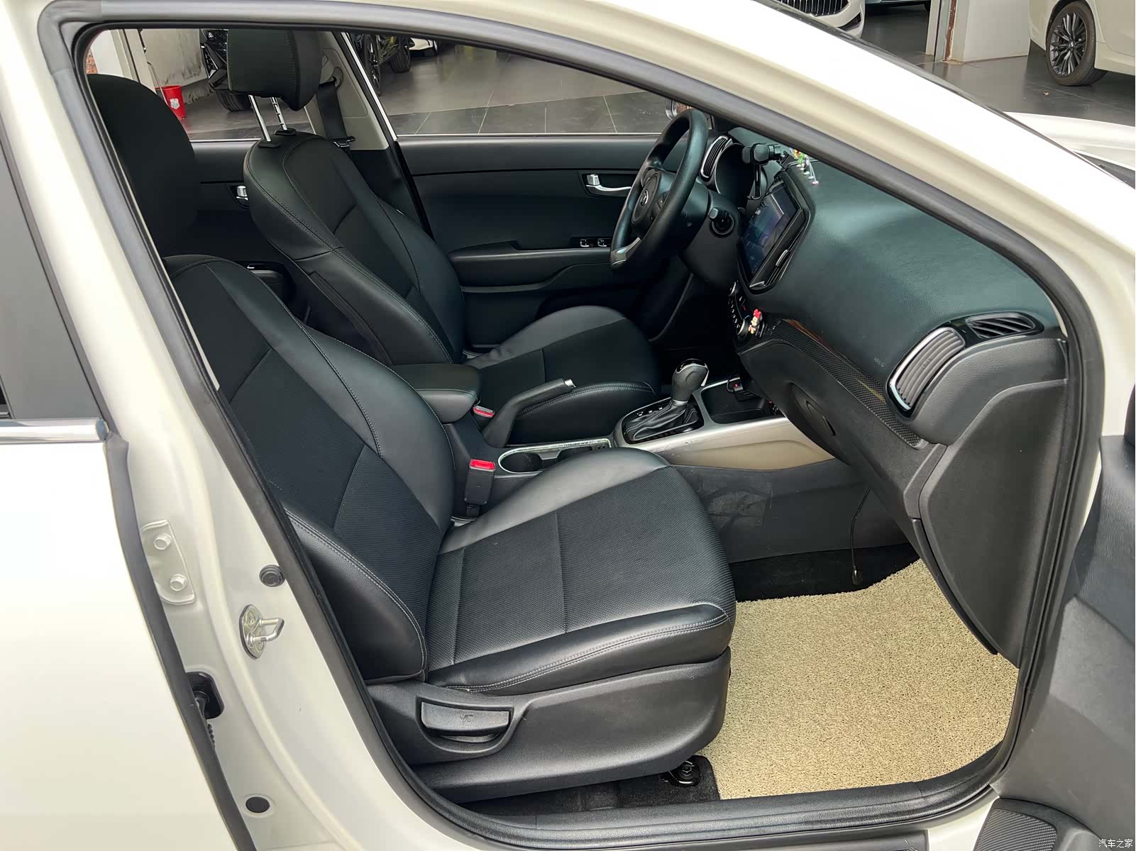 Kia KX3, 2016 10