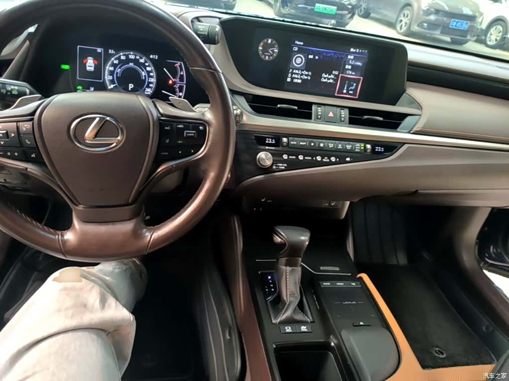 Lexus ES, 2021 3