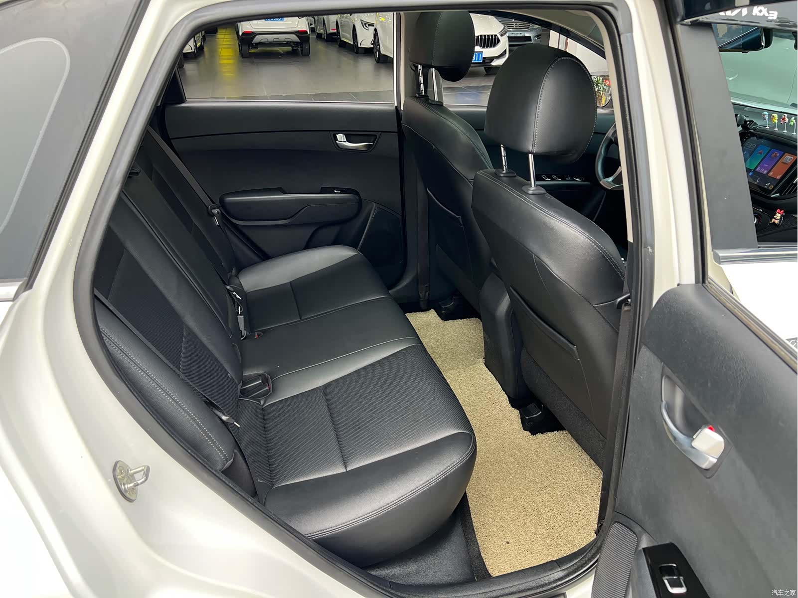 Kia KX3, 2016 11