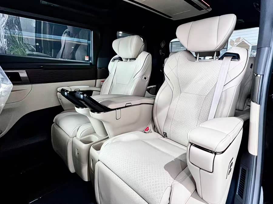 Toyota Alphard 2024, фото 12