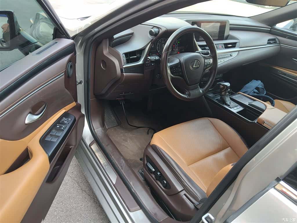 Lexus ES, 2019 16