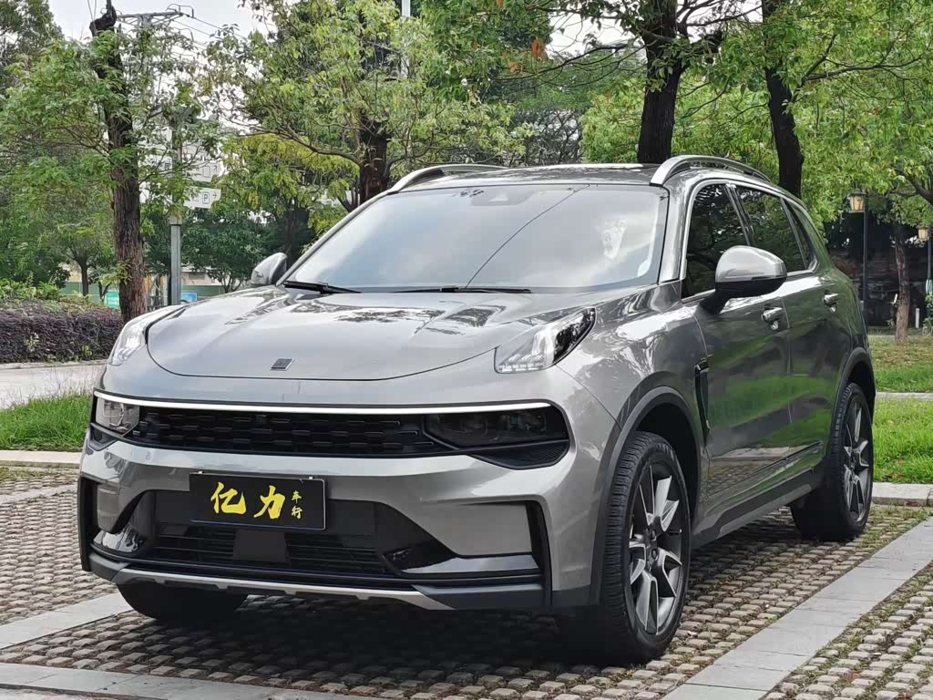 Lynk & Co 01