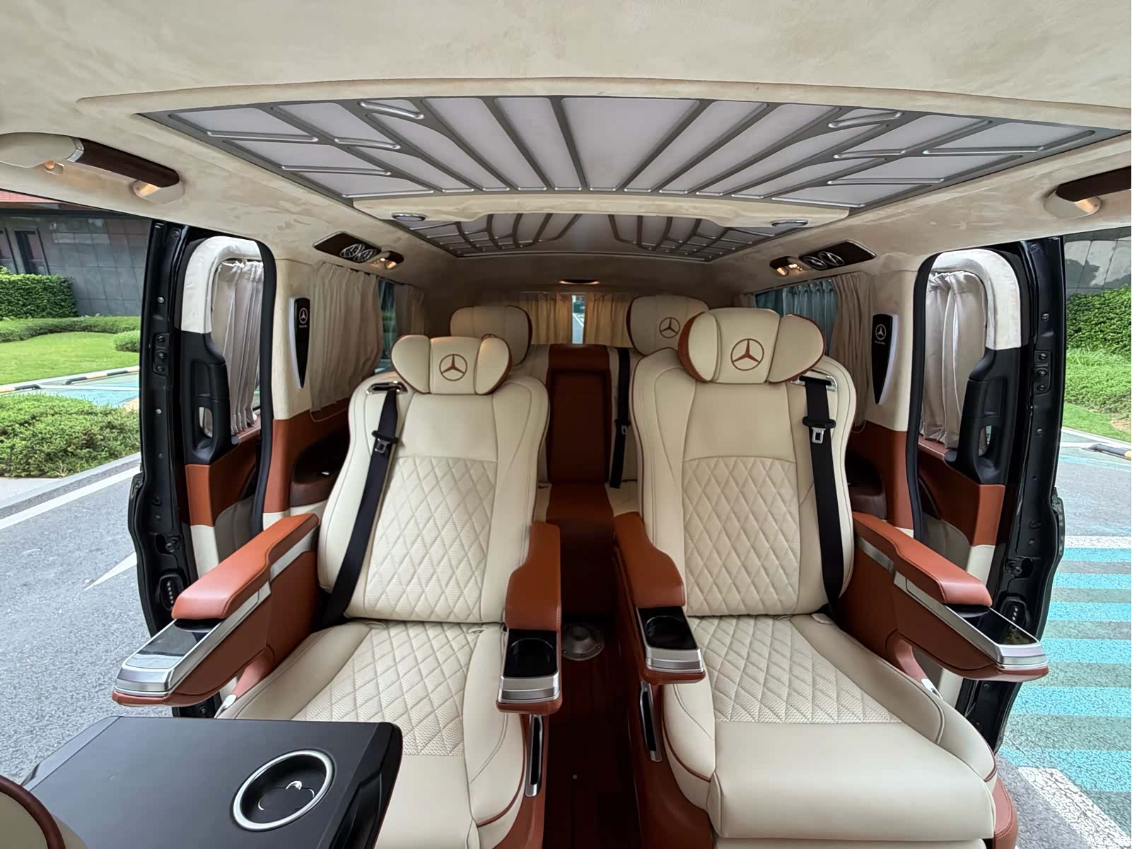 Mercedes-Benz 7, 2022 11