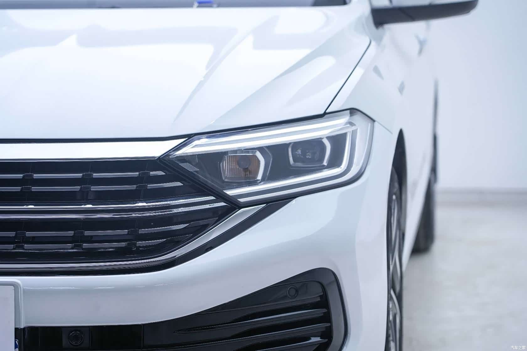 Volkswagen Sagitar, 2022 11