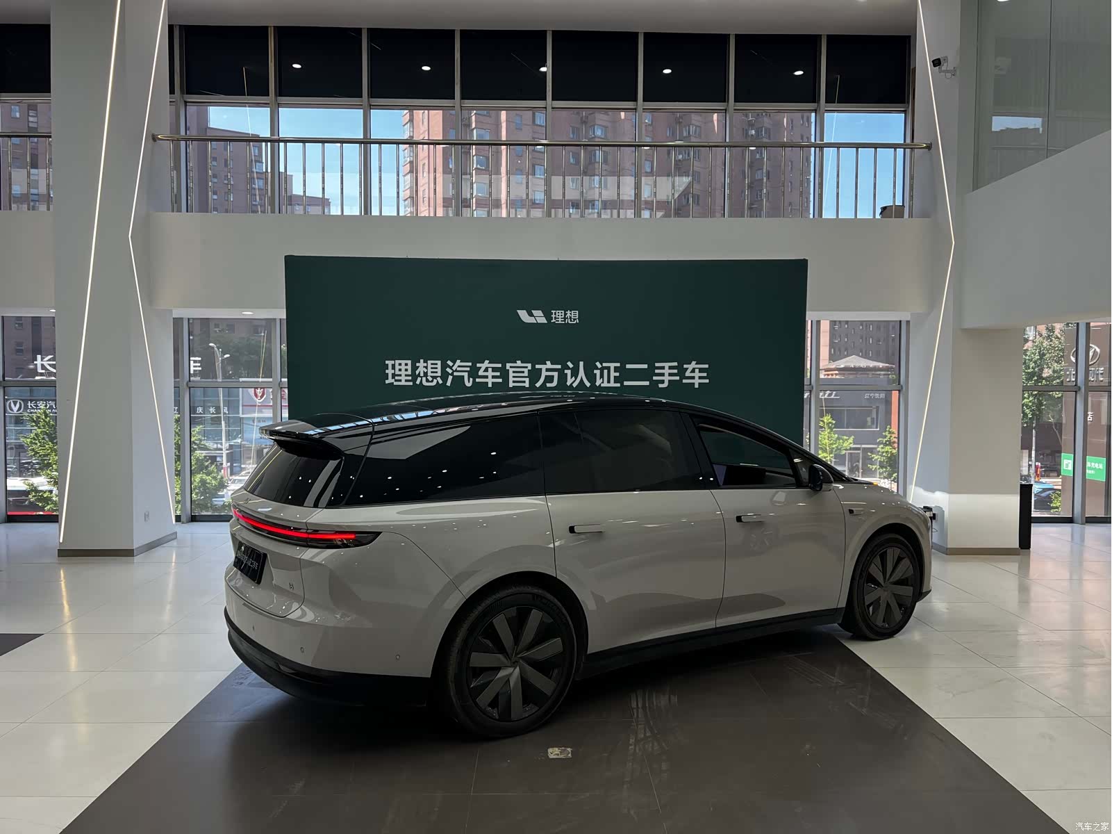 Li Auto i8, 2025 9