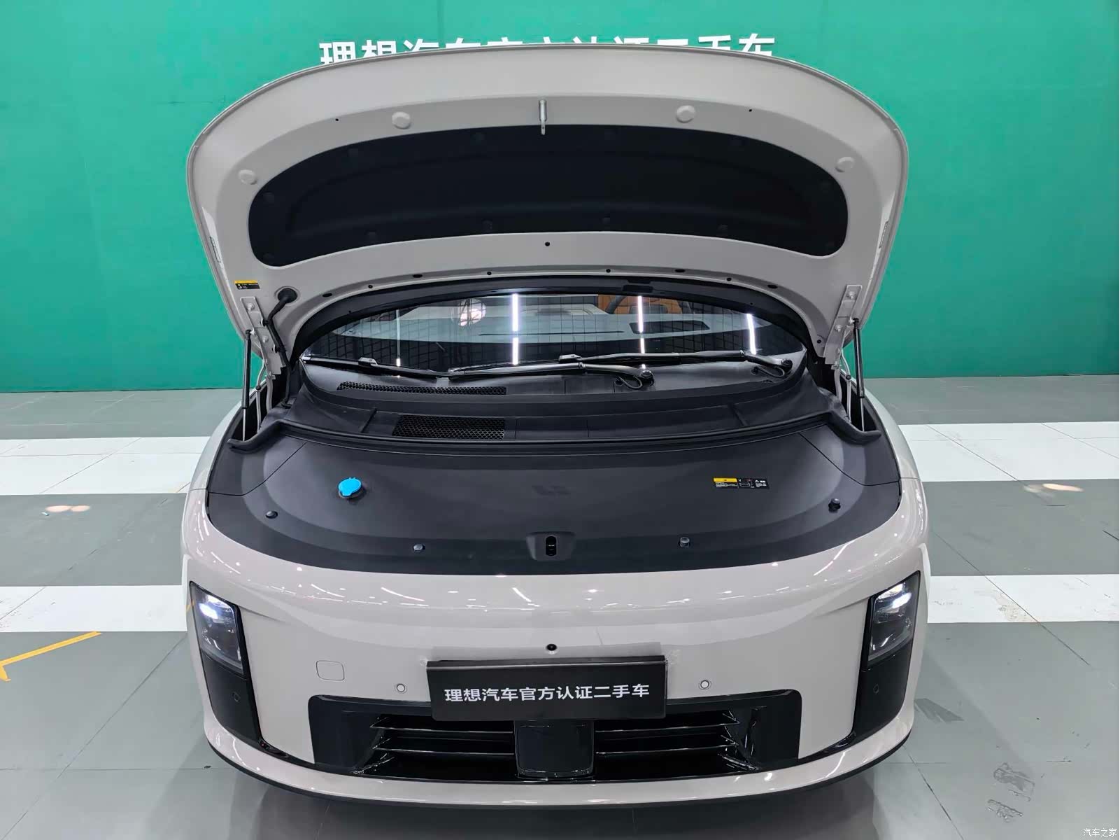 Li Auto i8, 2025 7