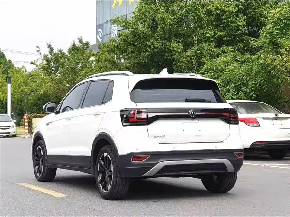 Volkswagen Exploring the shadow