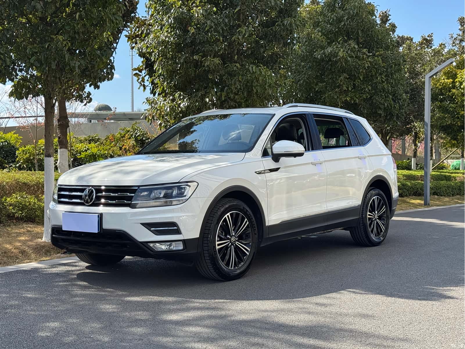 Volkswagen Tiguan L, 2021 1