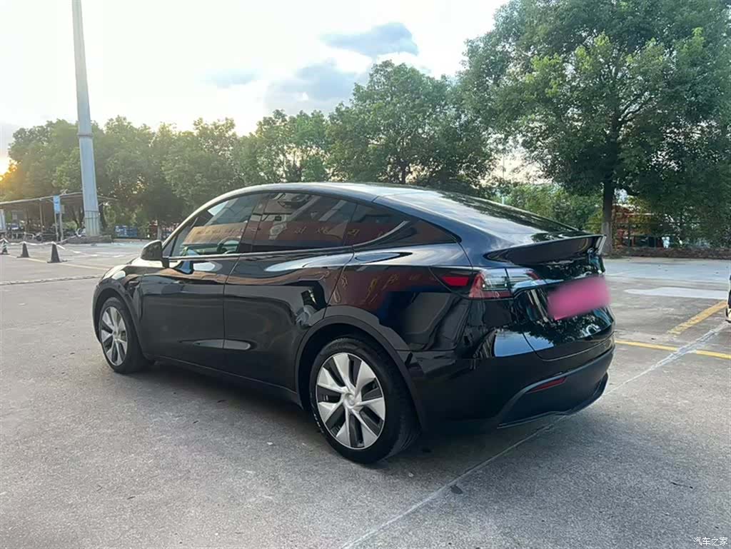 Tesla Model Y, 2023 22