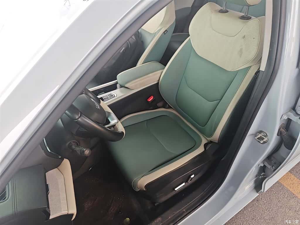 Geely Emgrand, 2023 15