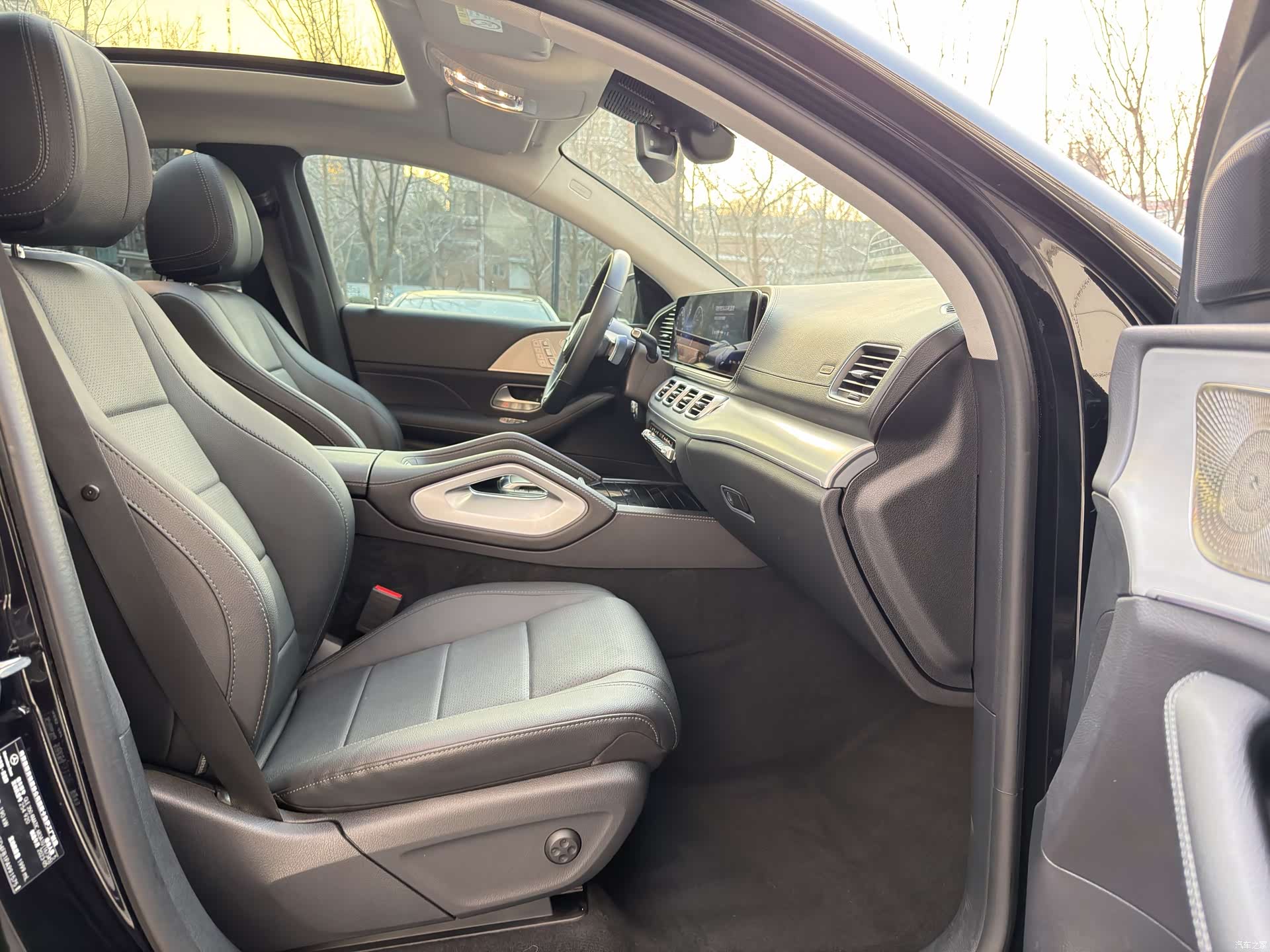 Mercedes-Benz GLE, 2024 16