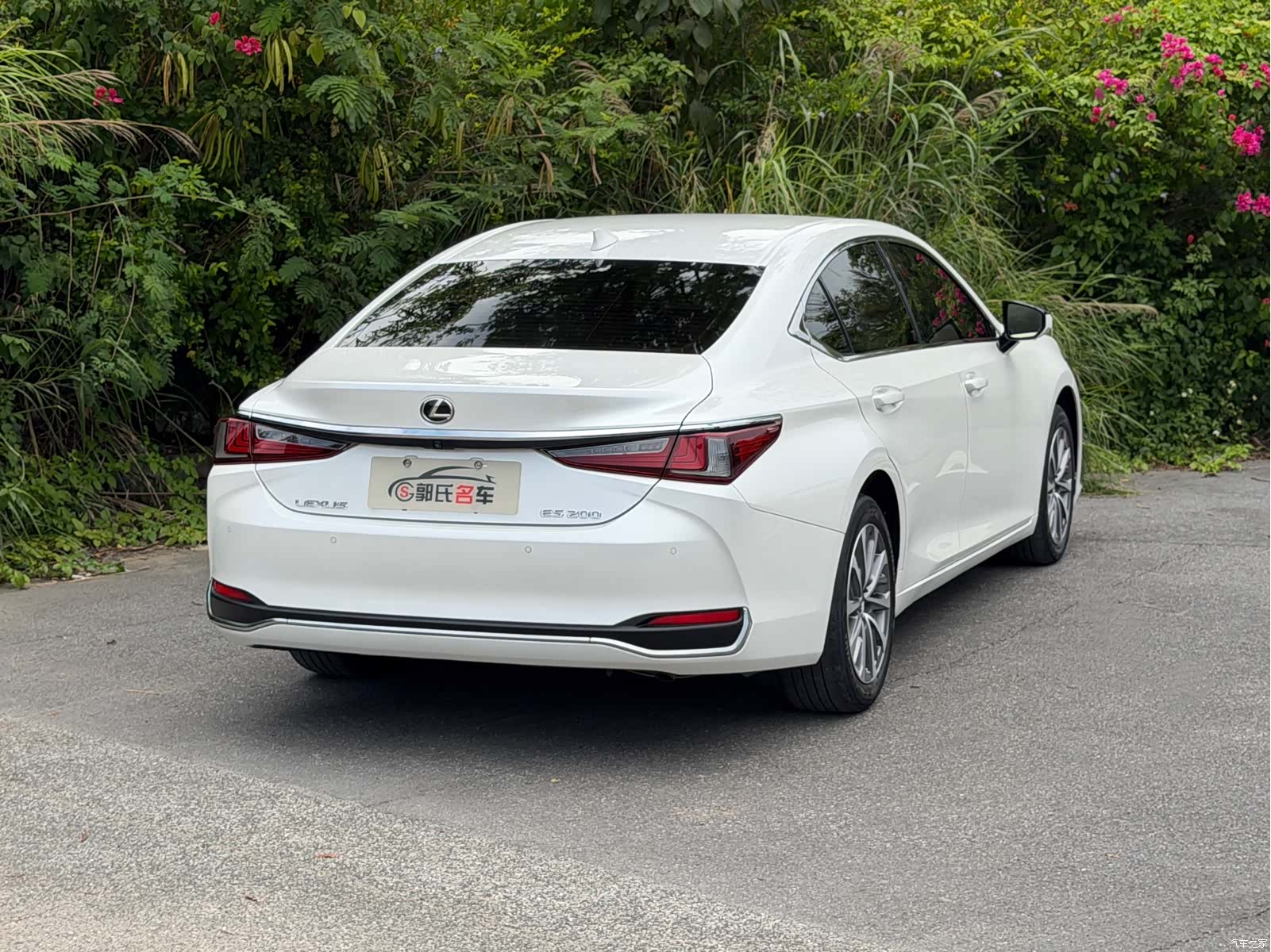 Lexus ES, 2023 4