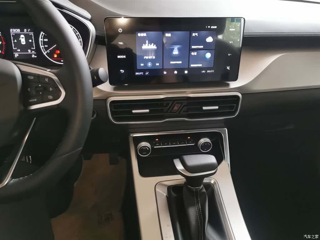 Geely Coolray, 2026 13