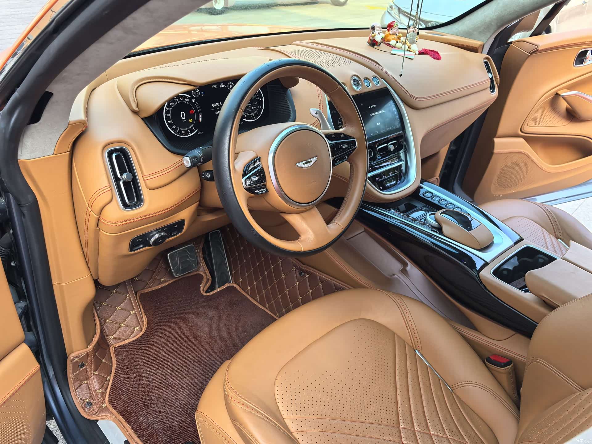 Aston Martin DBX, 2021 8