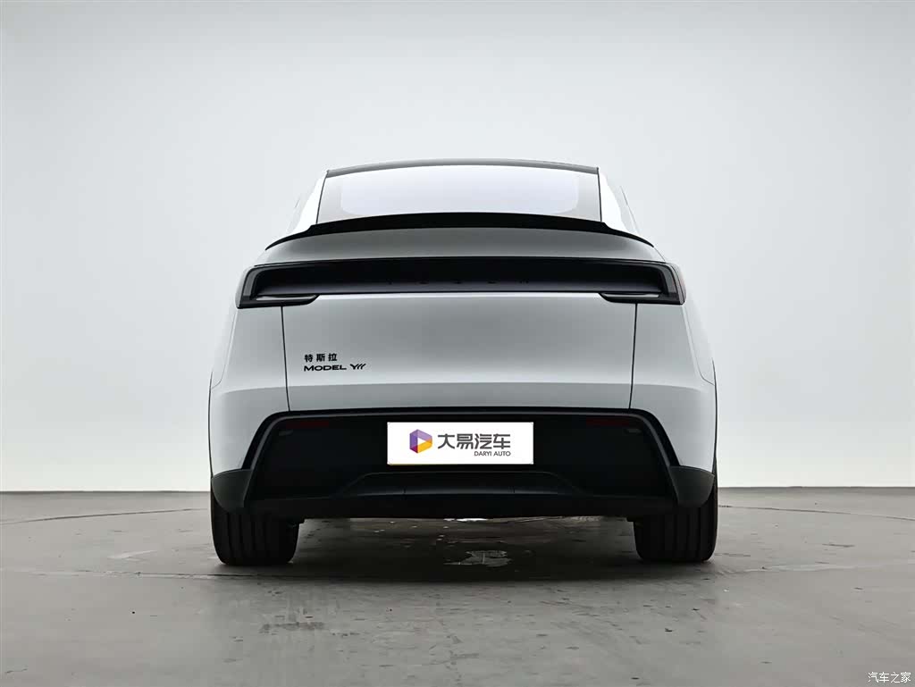 Tesla Model Y, 2025 4