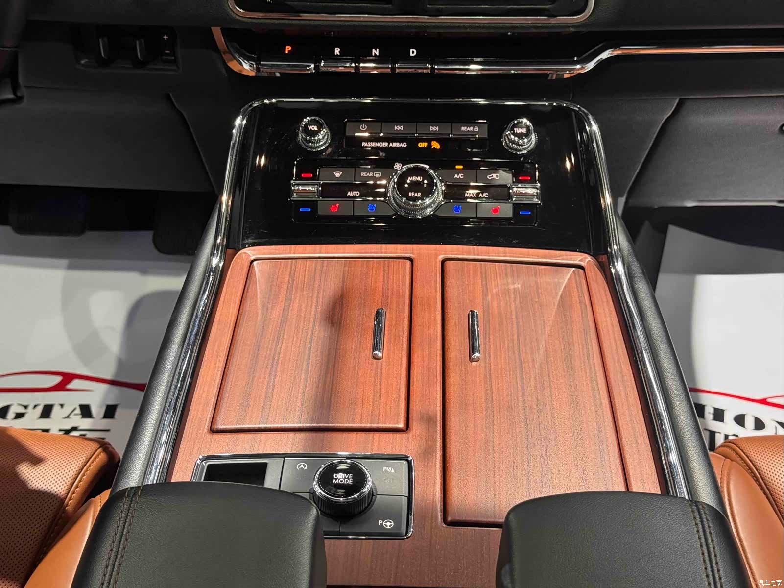 Lincoln Navigator, 2021 11