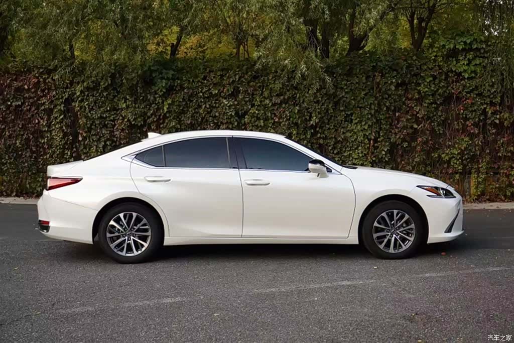 Lexus ES, 2024 26