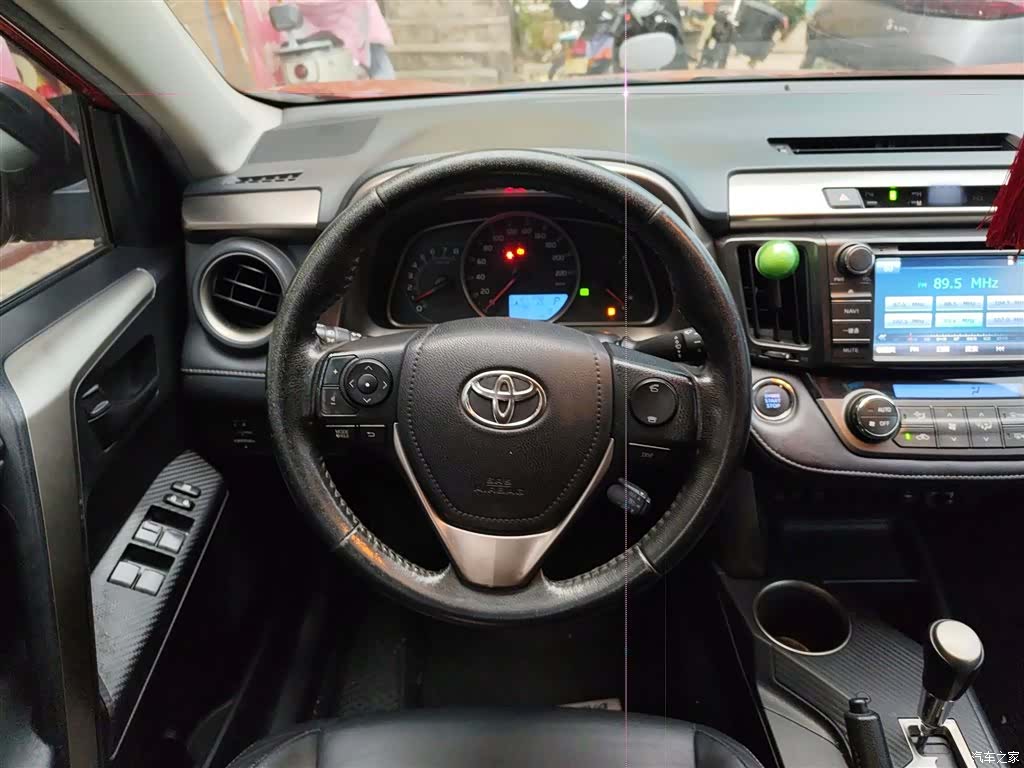 Toyota RAV4, 2014 3