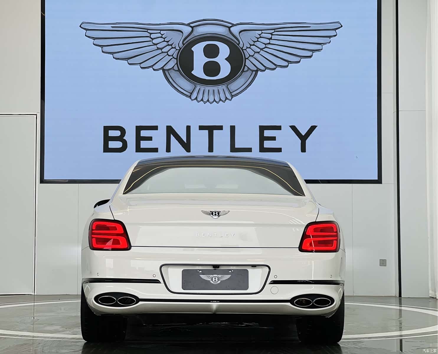 Bentley Flying Spur, 2022 14