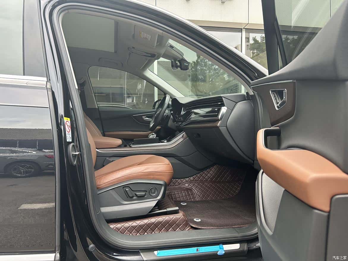 Audi Q7, 2023 все фото