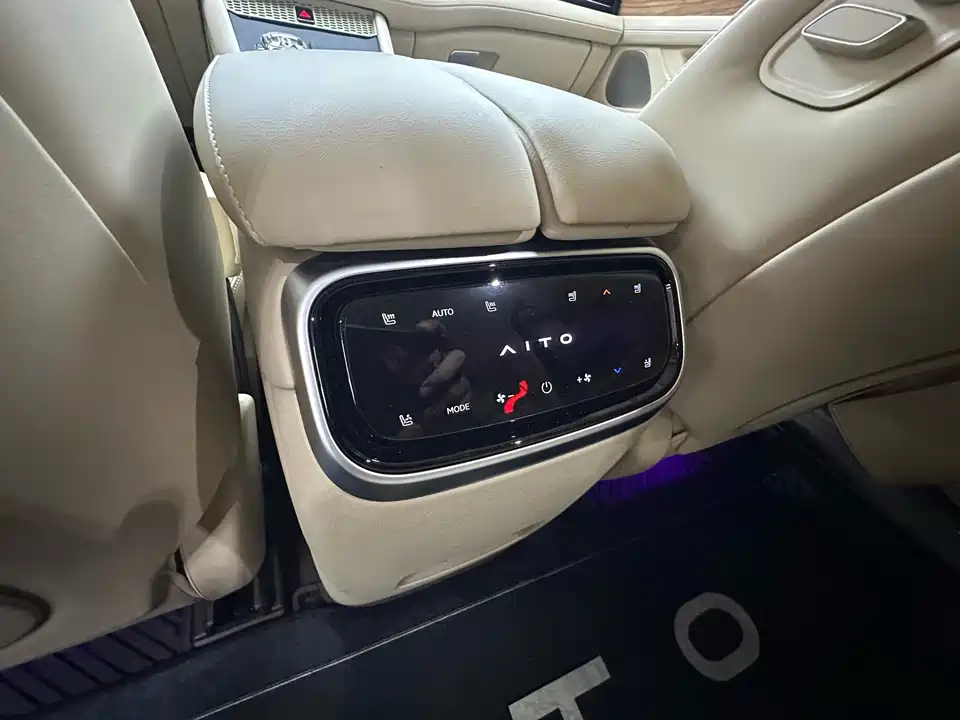 AITO Ask the world M7