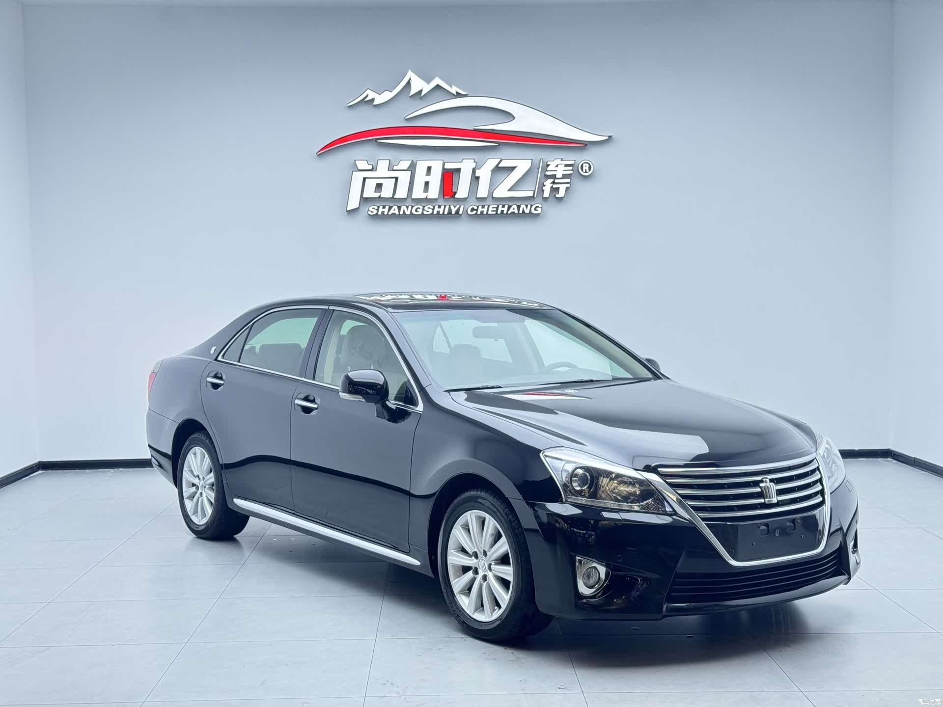 Toyota Crown, 2012 3