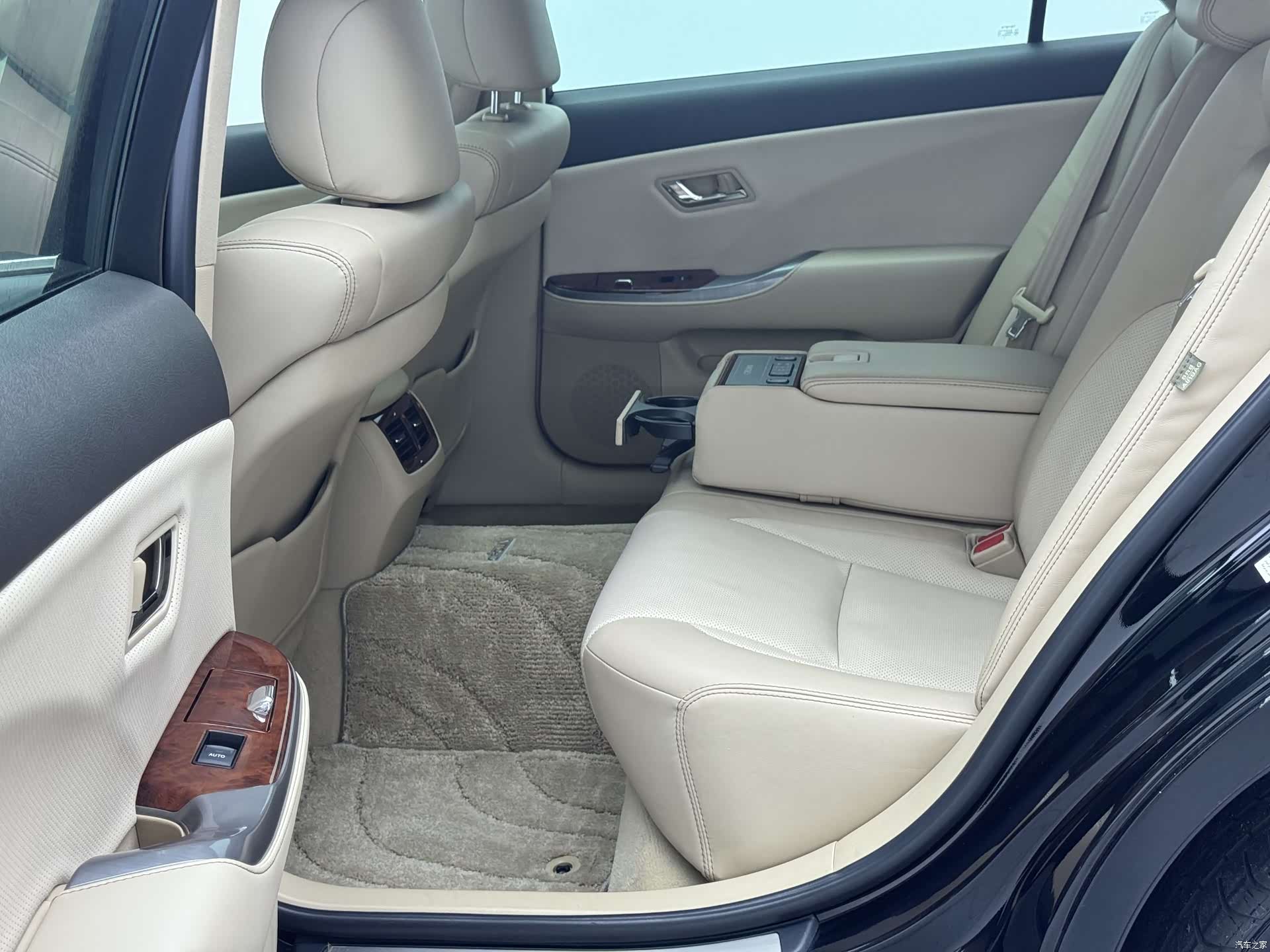Toyota Crown, 2012 15