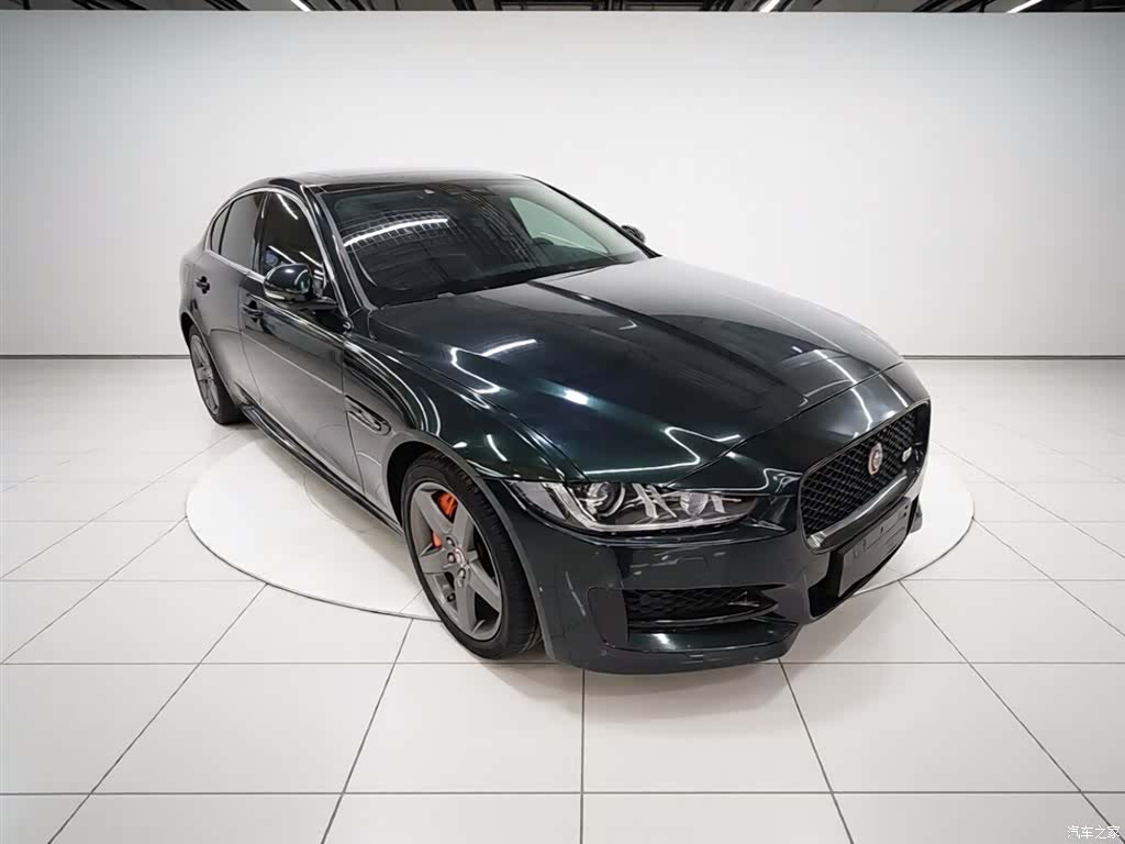 Jaguar XE, 2017 4