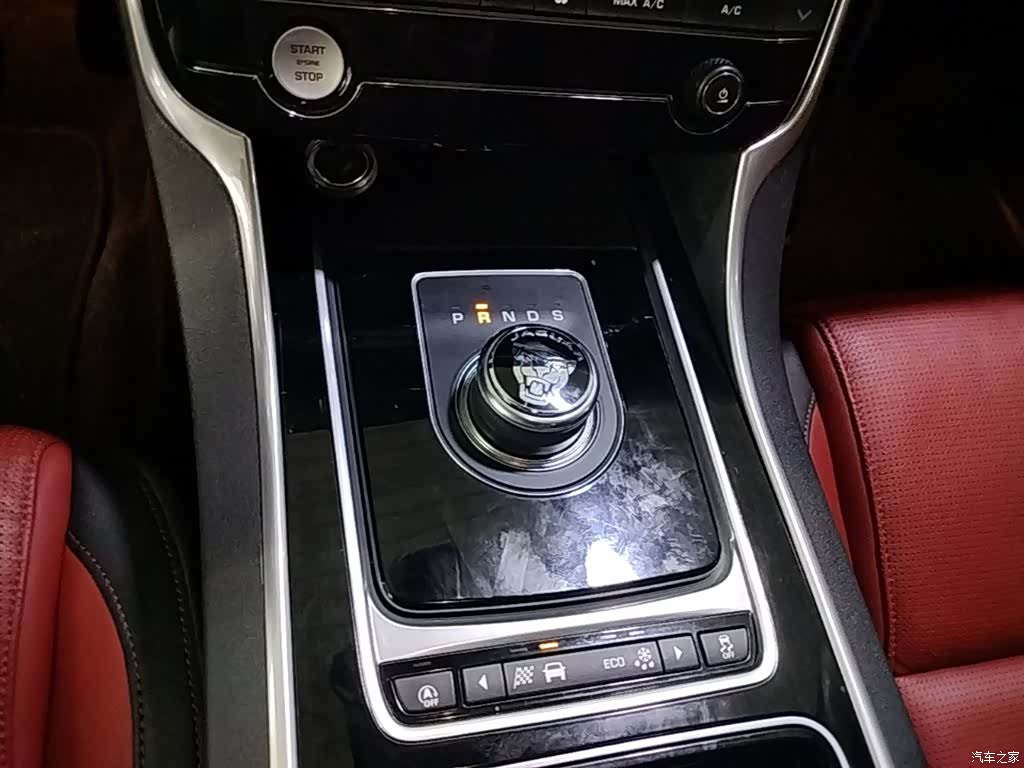 Jaguar XE, 2017 14