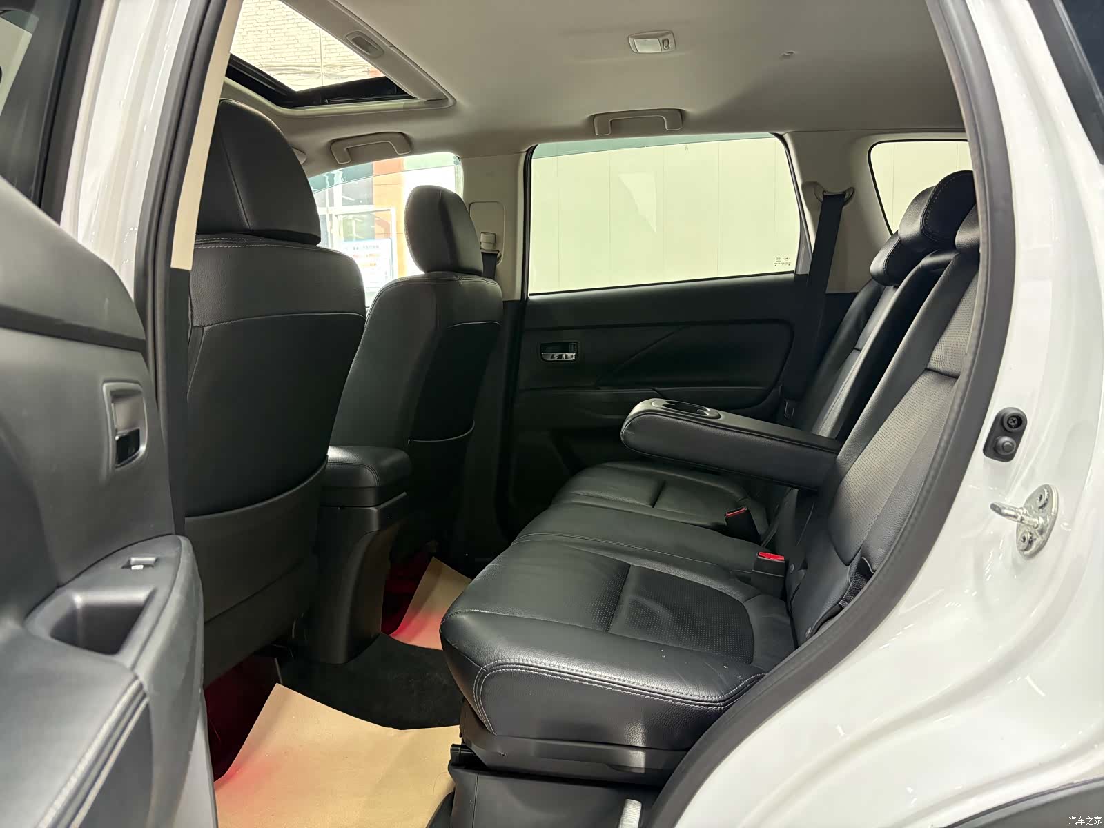 Mitsubishi Outlander, 2017 16