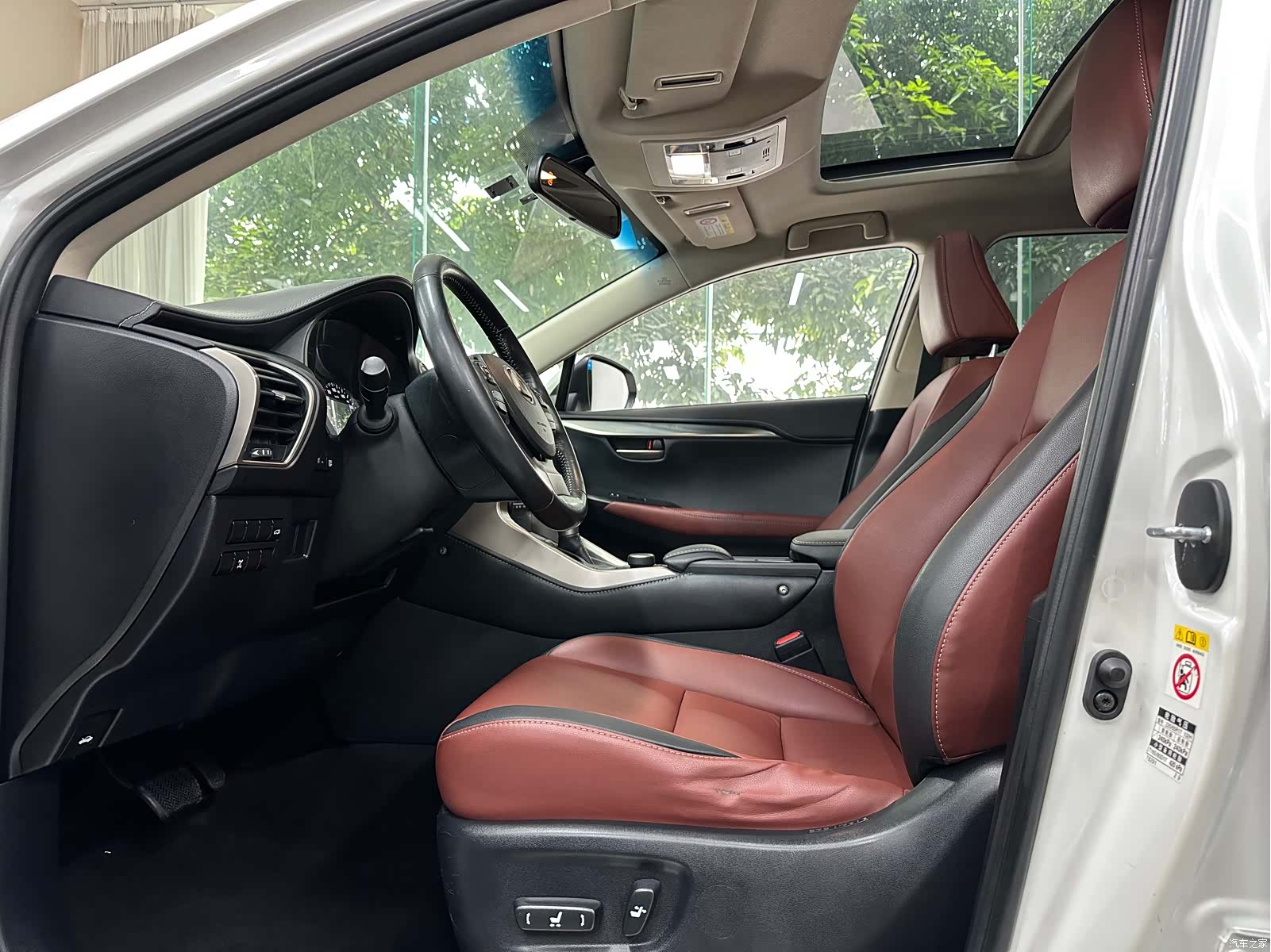 Lexus NX, 2015 11