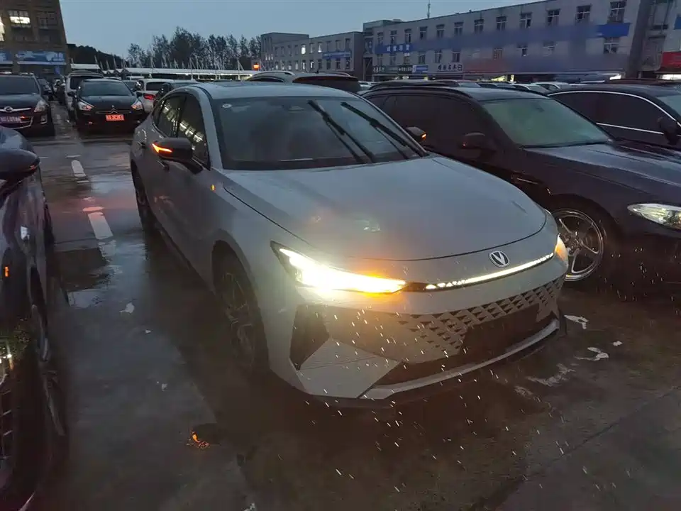 Changan UNI-V Smart iDD