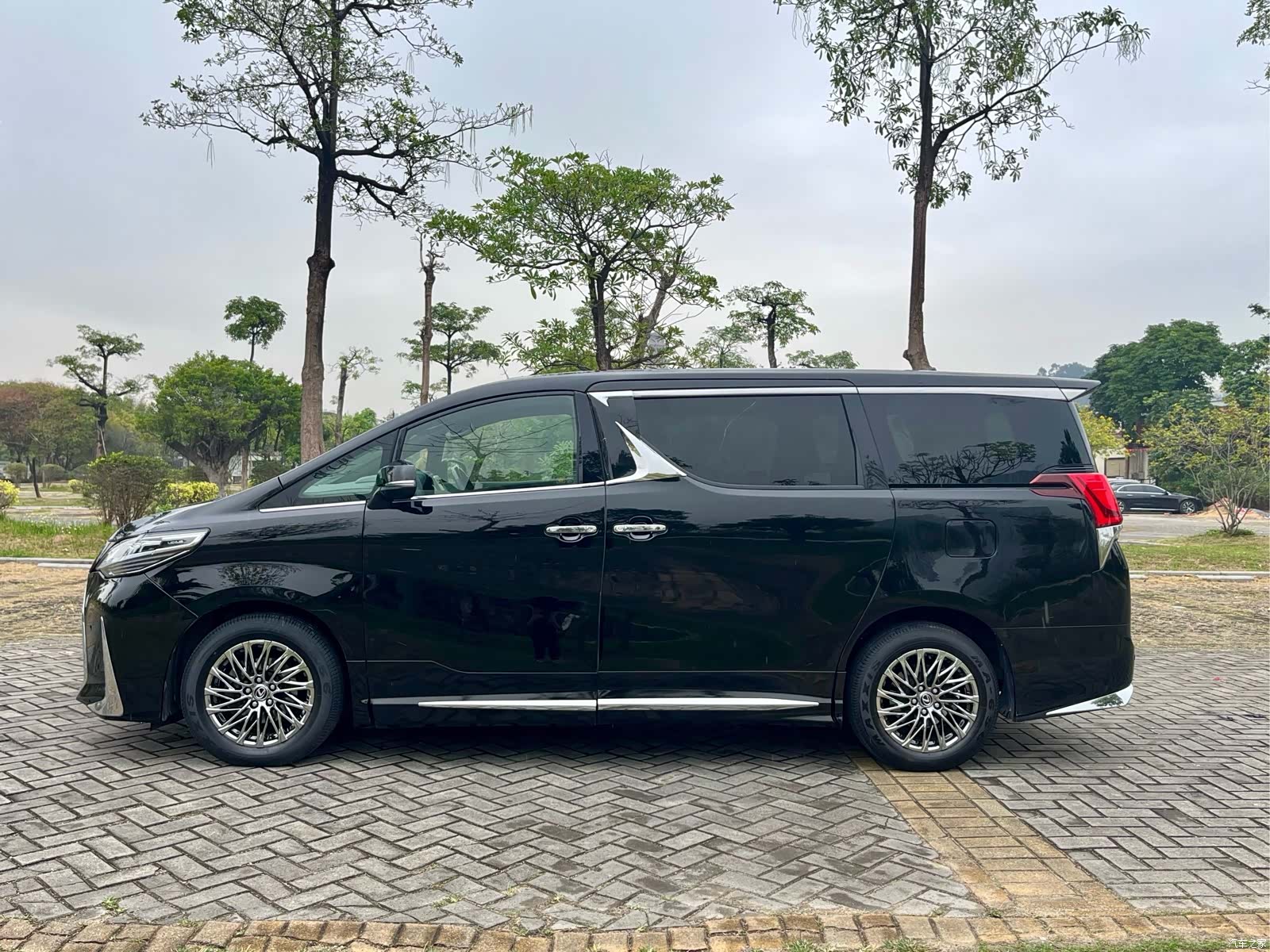 Toyota Alphard, 2018 20